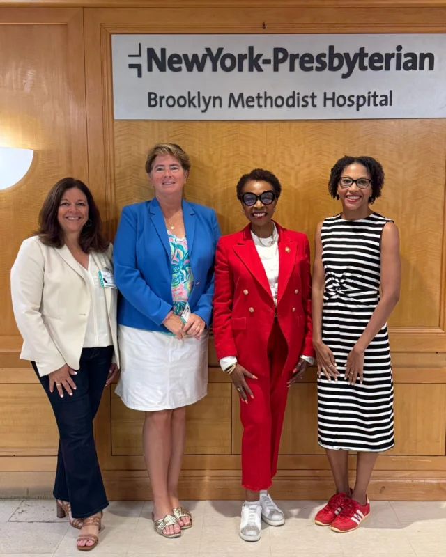 This past Saturday, the NewYork-Presbyterian Brooklyn Methodist Hospital Brain Aneurysm Awareness Group met in person and online. We were honored to welcome Congresswoman Yvette Clarke, a passionate brain aneurysm advocate with a personal connection to the cause.